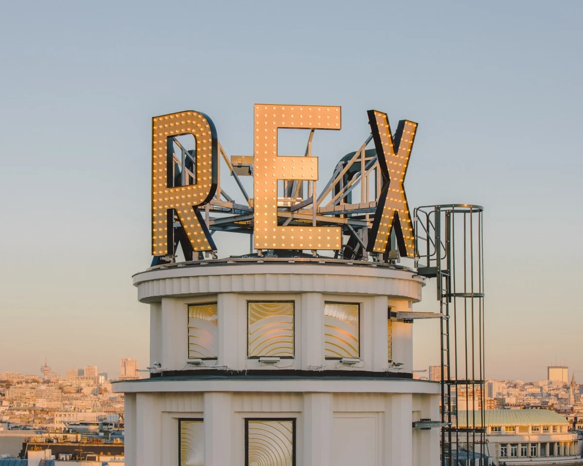 Détail de l’enseigne du Grand Rex